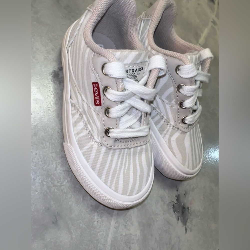 Levi’s Toddler Naya Sneakers Unisex,‎ Size 7, Beige Zebra Print